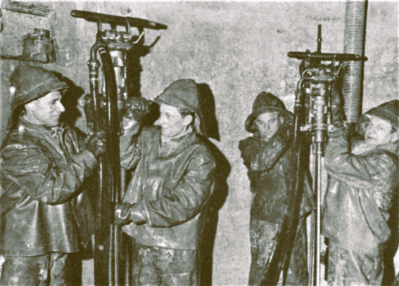 Abteufmannschaft in Wassermontur